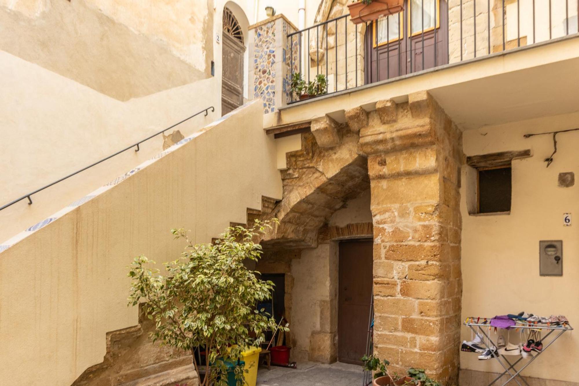 Antico Portale Apartment Trapani Bagian luar foto